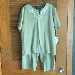 Cathy Daniels 2 piece set